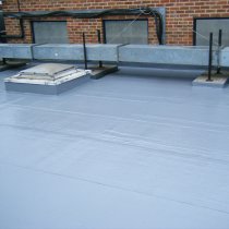 Połać dachu zabezpieczona zimą z użyciem materiału Belzona 3131 (WG Membrane) Połać dachu zabezpieczona zimą z użyciem materiału Belzona 3131 (WG Membrane)