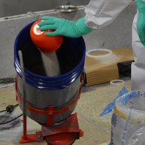 Mieszanie materiału Belzona 4154 z kruszywem