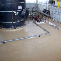 Dodatkowa strefa bezpiecznego przechowywania substancji chemicznych zabezpieczona przed uszkodzeniami materiałem Belzona 5811 (Immersion Grade) Dodatkowa strefa bezpiecznego przechowywania substancji chemicznych zabezpieczona przed uszkodzeniami materiałem Belzona 5811 (Immersion Grade)