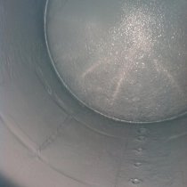 Wewnętrzne ściany zbiornika pokryte powłoką zabezpieczającą przed korozją Wewnętrzne ściany zbiornika pokryte powłoką zabezpieczającą przed korozją