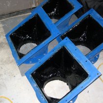 Materiał Belzona 1812 (Ceramic Carbide FP) zastosowany w zbiorniku lejowym przed zastosowaniem powłoki Belzona 2111 (D&A High-Build Elastomer)